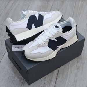 New Balance 327 Womans 6.5